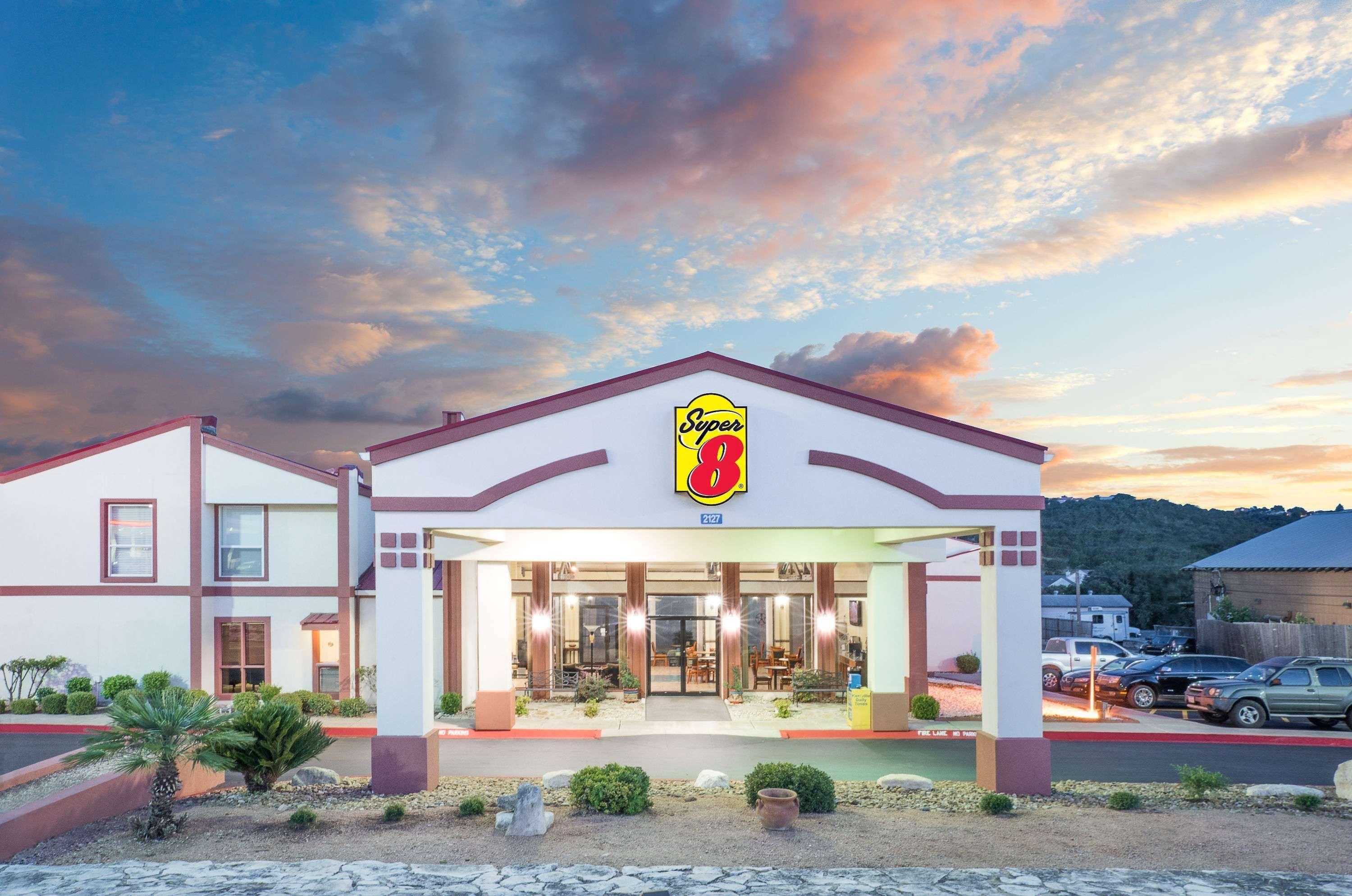 Super 8 By Wyndham Kerrville Tx Exterior foto