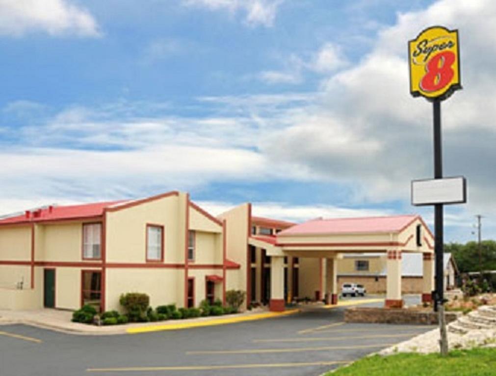 Super 8 By Wyndham Kerrville Tx Exterior foto